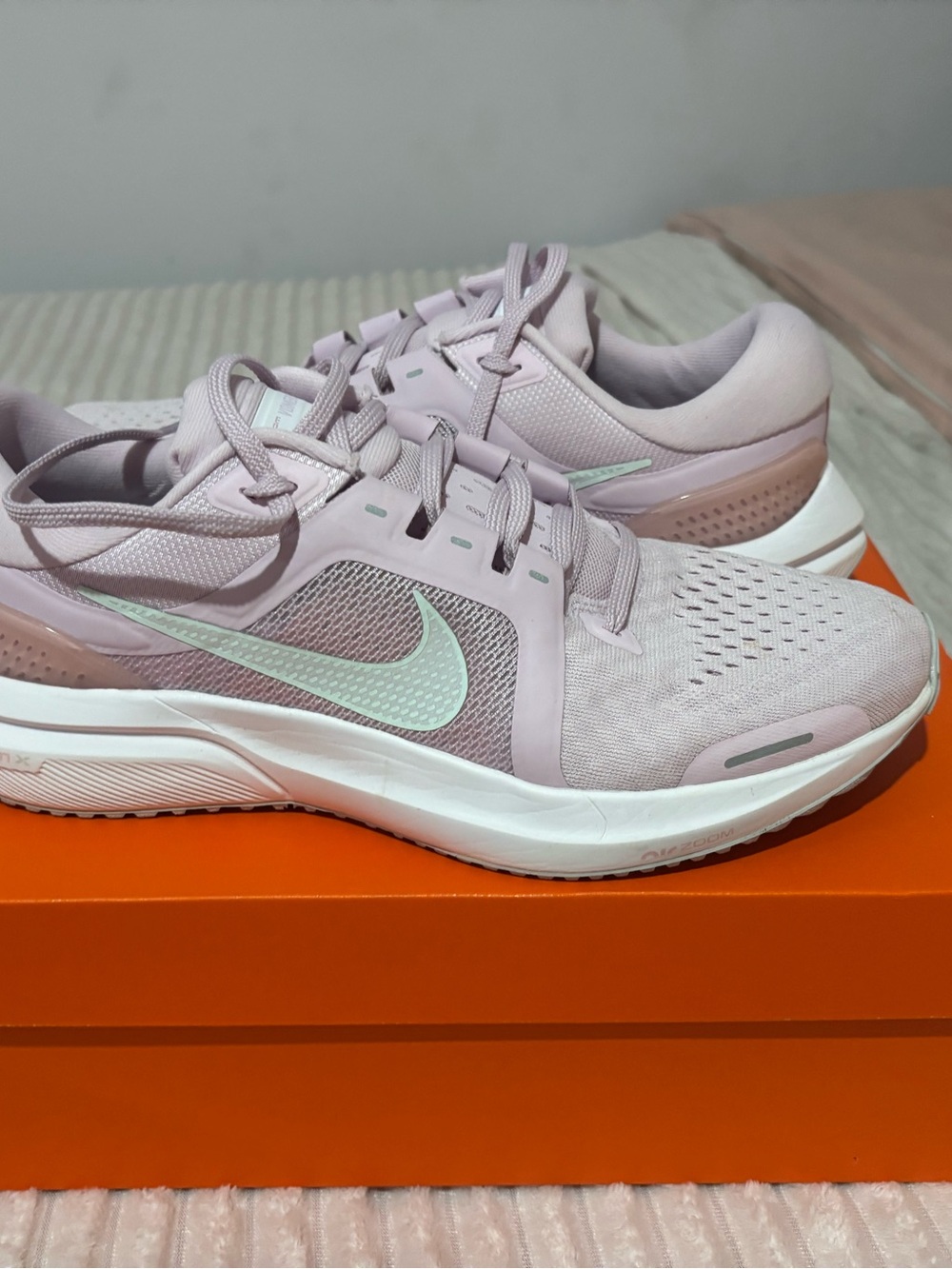 Nike Women's Light Pink Running Sneakers with Mint Swoosh - Picture 4 of 4